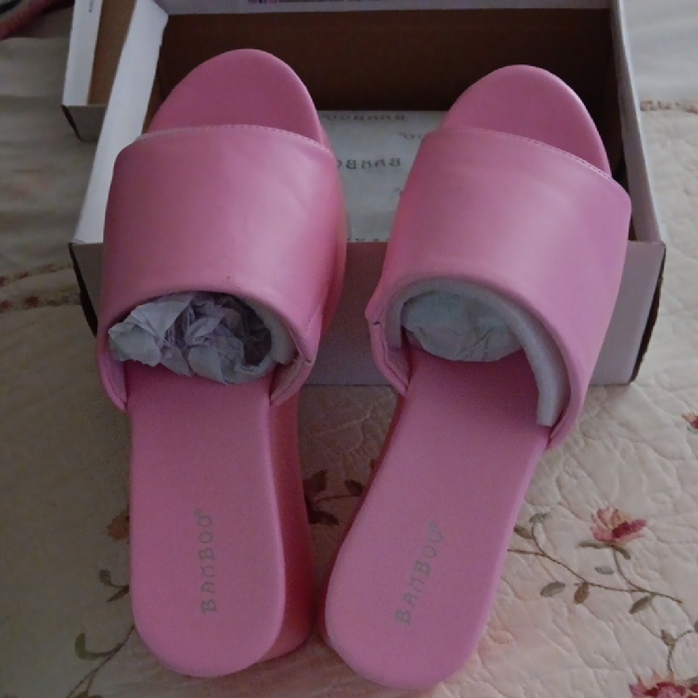 BAMBOO Women's Vibrant Pink Slippers